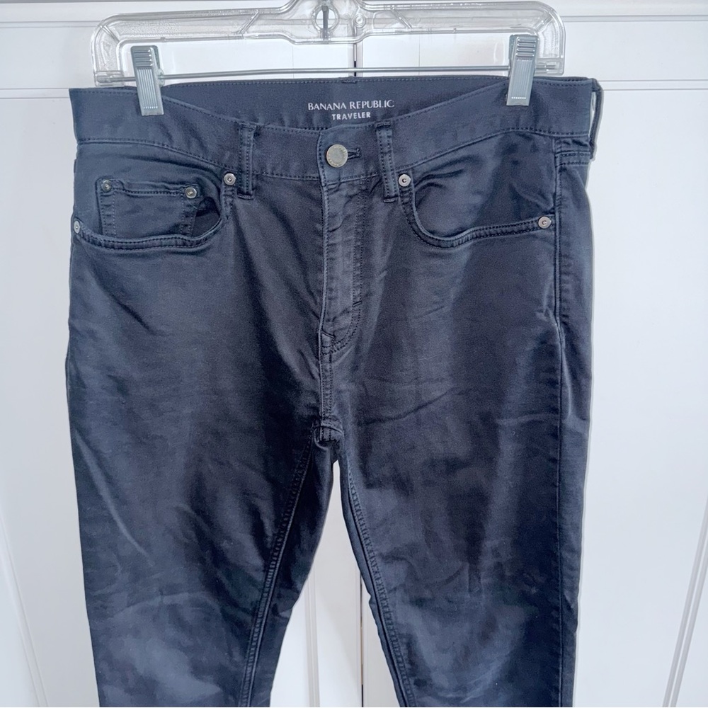 Banana Republic Men’s Straight Black TPRD Traveler Jean 30/30
Athletic fit - Picture 8 of 13